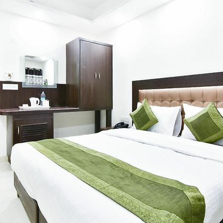 Treebo Mehar Castle Hotel Delhi  Buitenkant foto