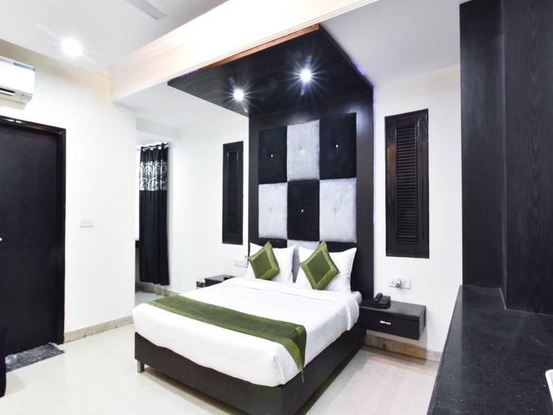 Treebo Mehar Castle Hotel Delhi  Buitenkant foto