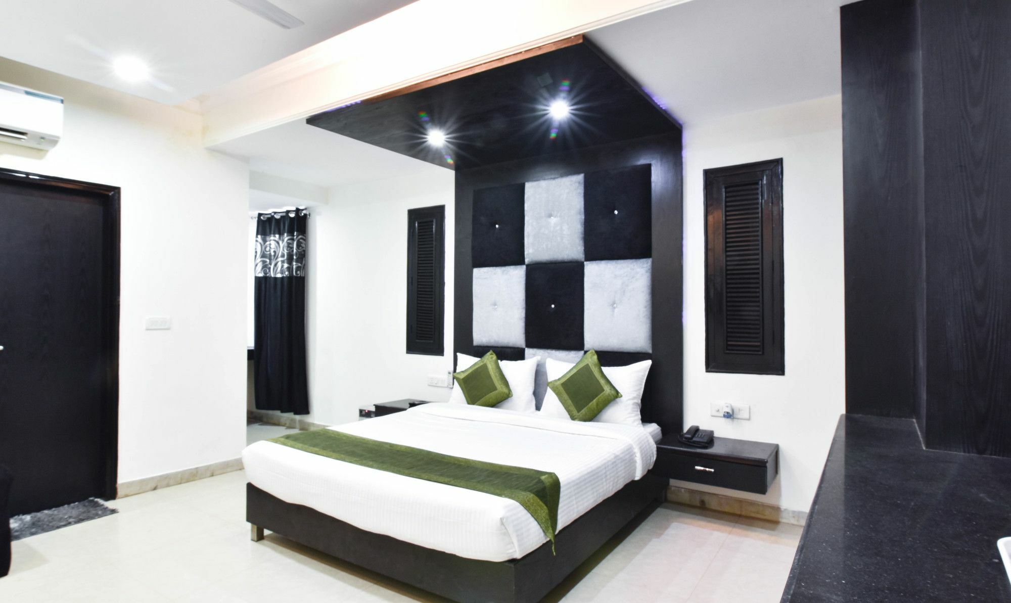 Treebo Mehar Castle Hotel Delhi  Buitenkant foto
