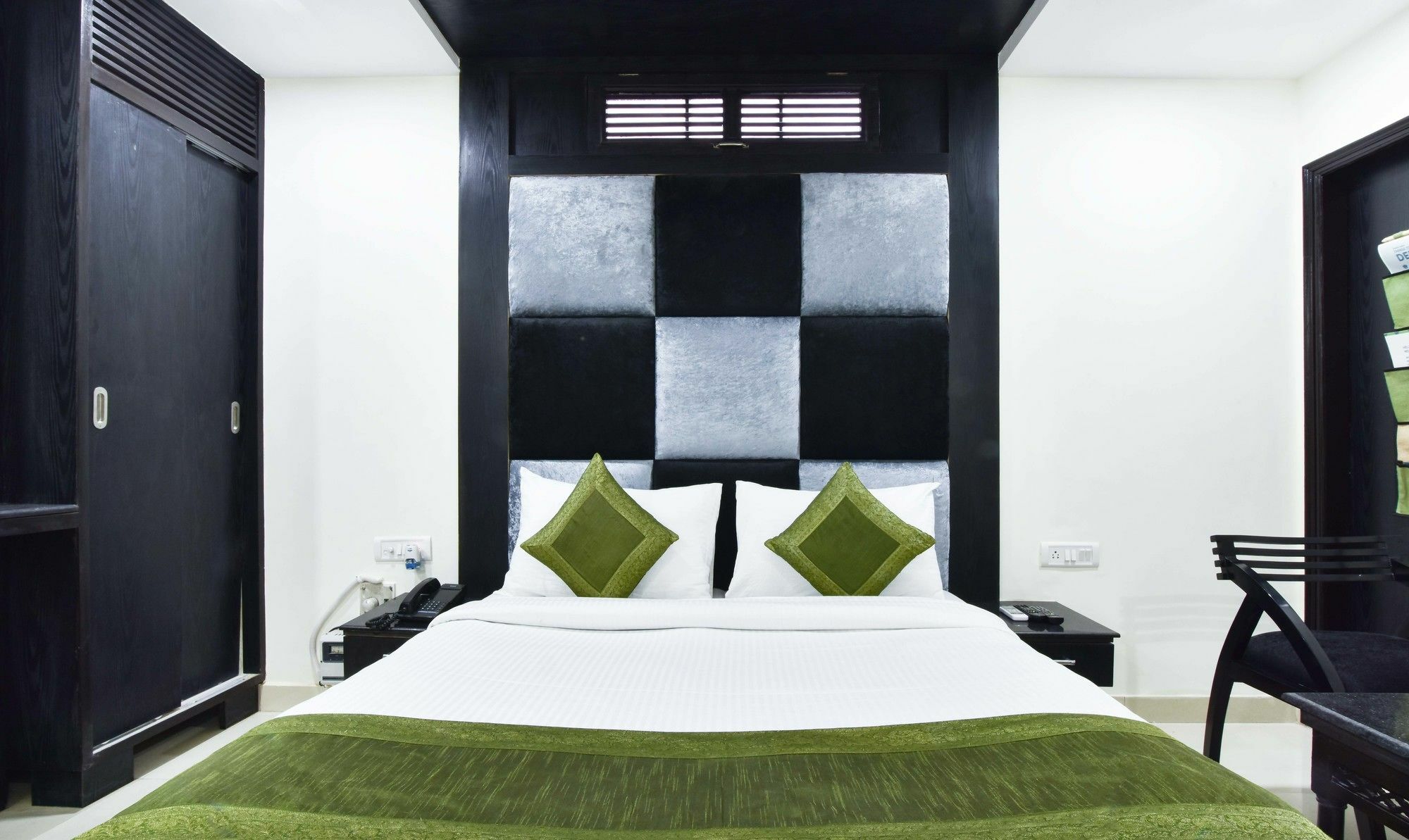 Treebo Mehar Castle Hotel Delhi  Buitenkant foto