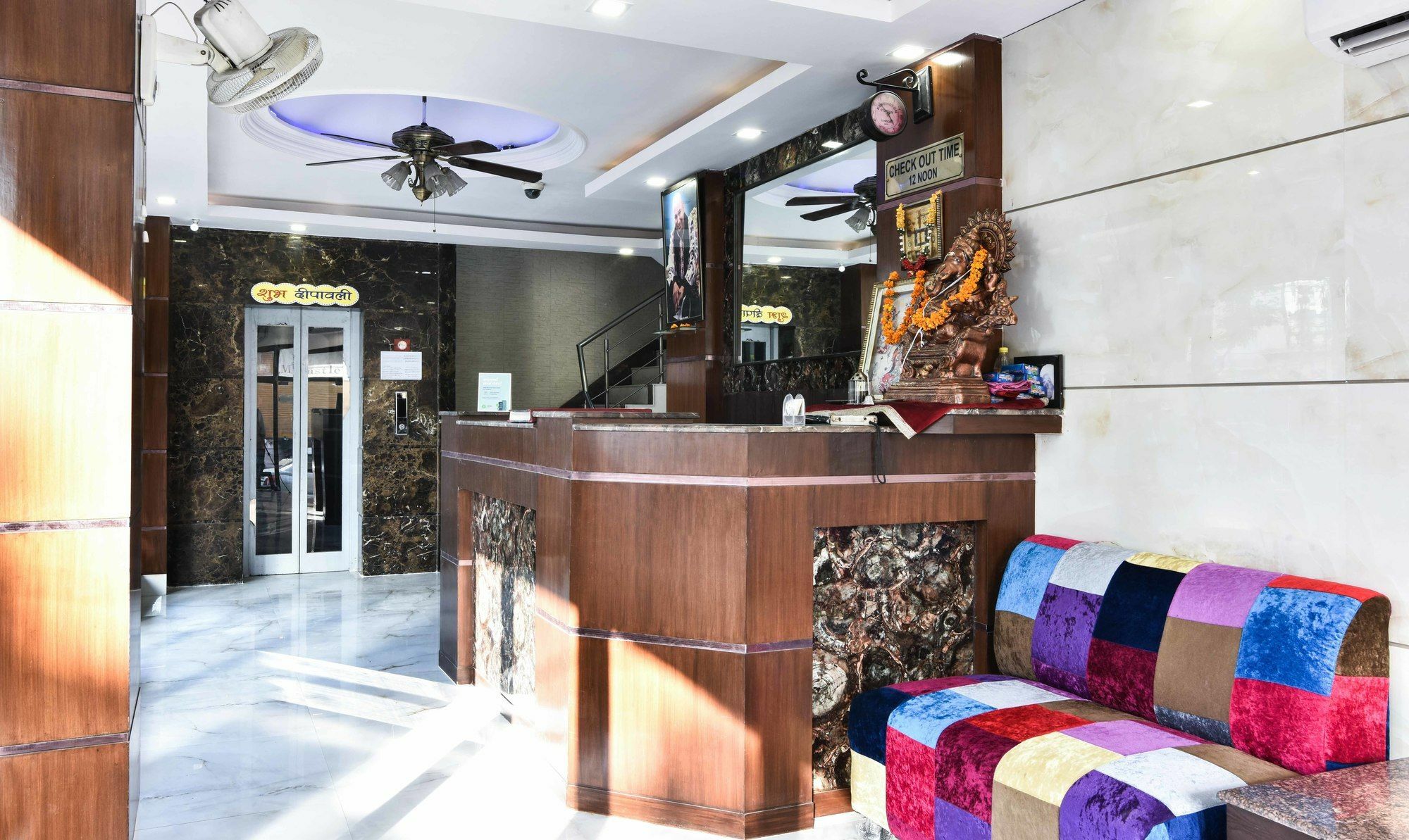 Treebo Mehar Castle Hotel Delhi  Buitenkant foto