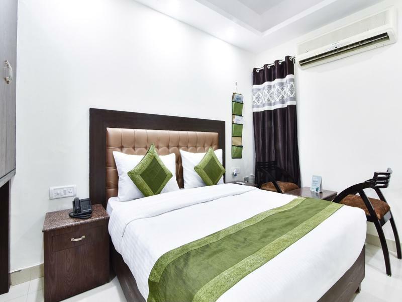 Treebo Mehar Castle Hotel Delhi  Buitenkant foto